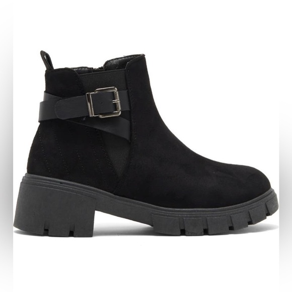 WANTED FOOTWEAR CINDER LUG SOLE CHELSEA BLACK SUEDE BOOTIES SIZE 10 M - Picture 1 of 6
